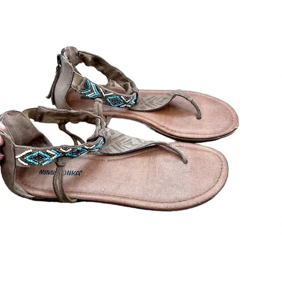 Minnetonka Antigua Leather Embossed and Beaded Zip Back Sandal Sz 10 GUC - Picture 1 of 10